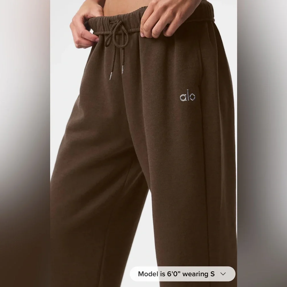 Alo Yoga NWT Accolade Straight Leg Sweatpants in Expresso Color Size M